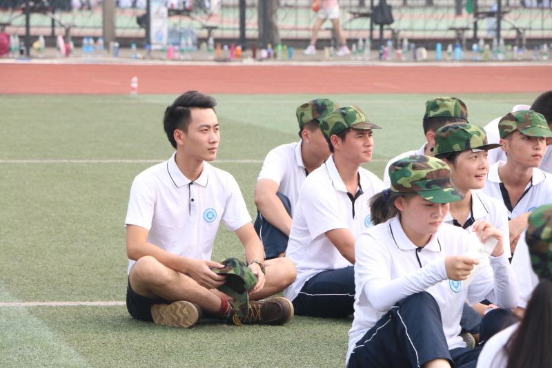 在校照片.JPG 在校照片.JPG