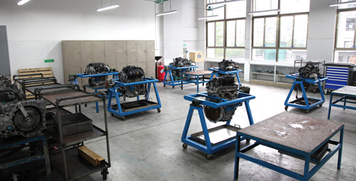 汽车构造与拆装实验室